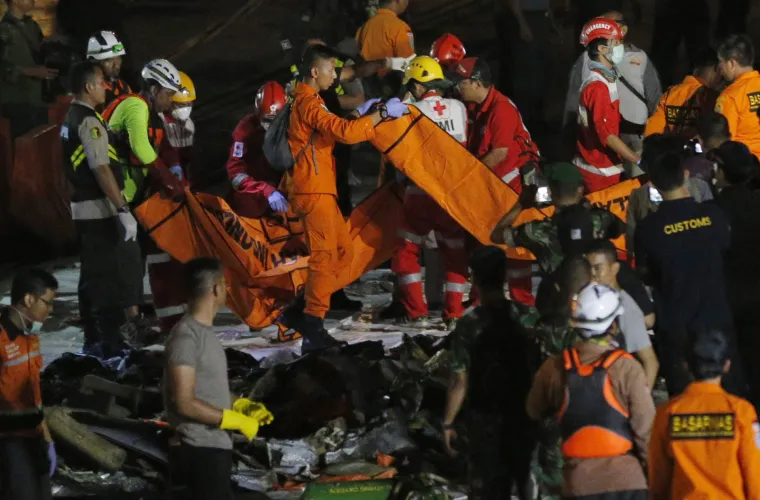 Sru&scaron;io se avion kod Jave: Vjerojatno nitko od gotovo 200 putnika nije preživio