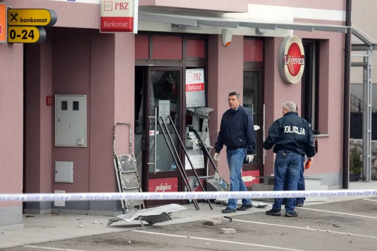 U ranim jutarnjim satima u Rijeci je raznesen bankomat u mjestu Čavle