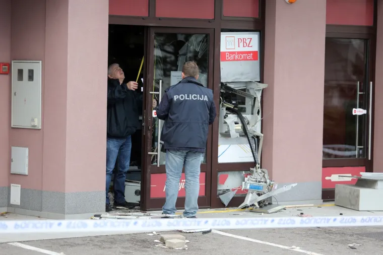 U ranim jutarnjim satima u Rijeci je raznesen bankomat u mjestu Čavle