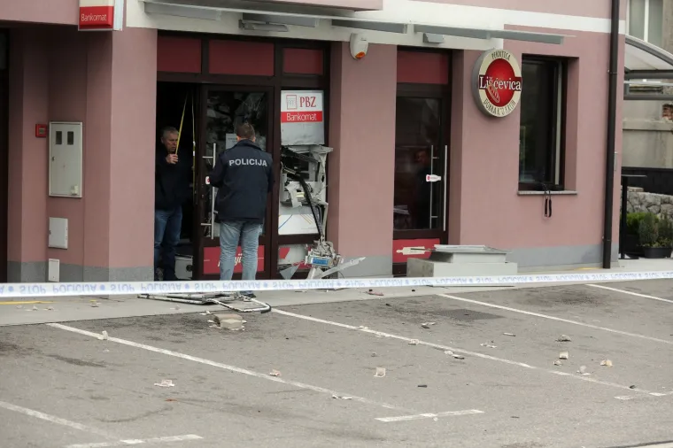 U ranim jutarnjim satima u Rijeci je raznesen bankomat u mjestu Čavle
