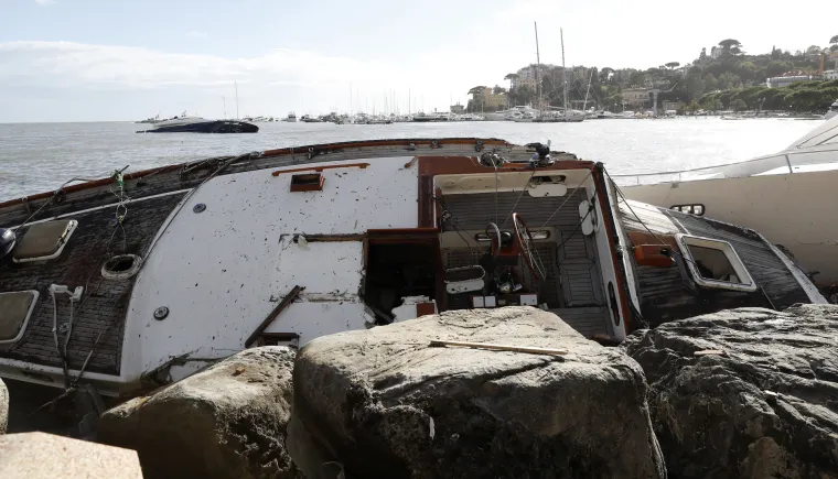 Nevrijeme poharalo Europu: U Italiji 10 mrtvih, zbog snijega u Austriji i Francuskoj tisuće ljudi bez struje