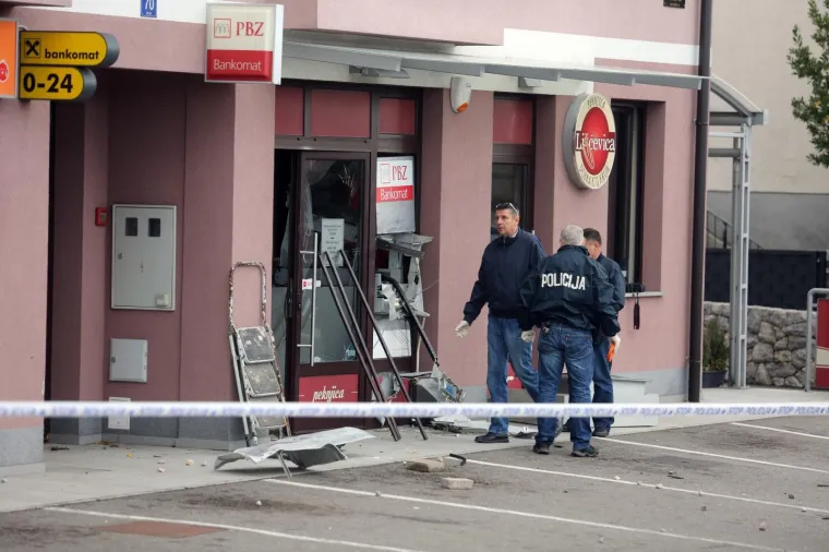 EKSPLOZIJA NA GROBNIKU: Usred noći digli u zrak bankomat i odnijeli pozamašan plijen