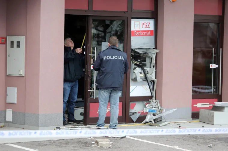 EKSPLOZIJA NA GROBNIKU: Usred noći digli u zrak bankomat i odnijeli pozamašan plijen