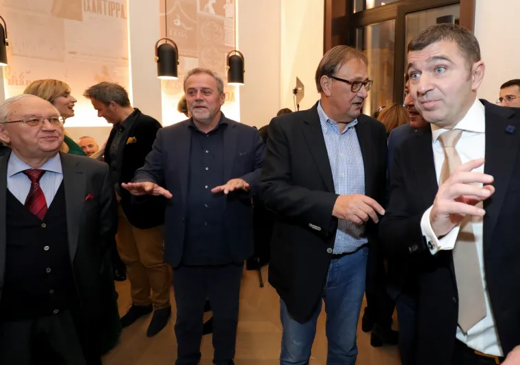 PONOVNO OTVORENA KULTNA KAVANA: Zagrebačka elita pohrlila u preuređeni Kavkaz, evo tko se sve pojavio