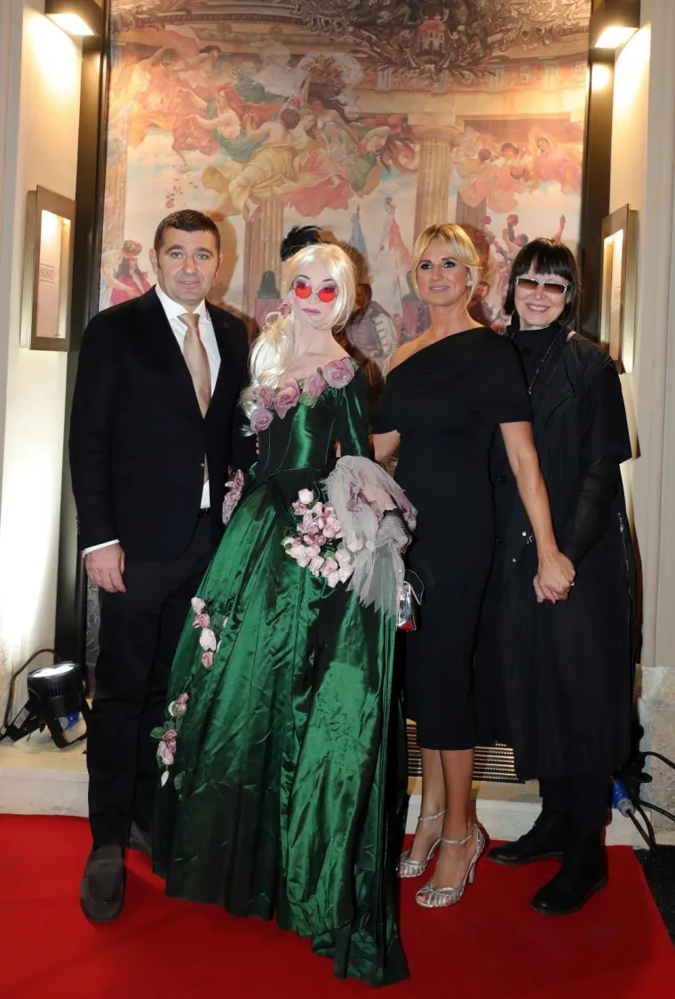 PONOVNO OTVORENA KULTNA KAVANA: Zagrebačka elita pohrlila u preuređeni Kavkaz, evo tko se sve pojavio