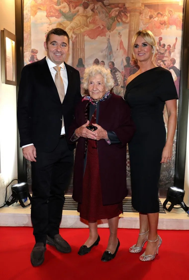 PONOVNO OTVORENA KULTNA KAVANA: Zagrebačka elita pohrlila u preuređeni Kavkaz, evo tko se sve pojavio