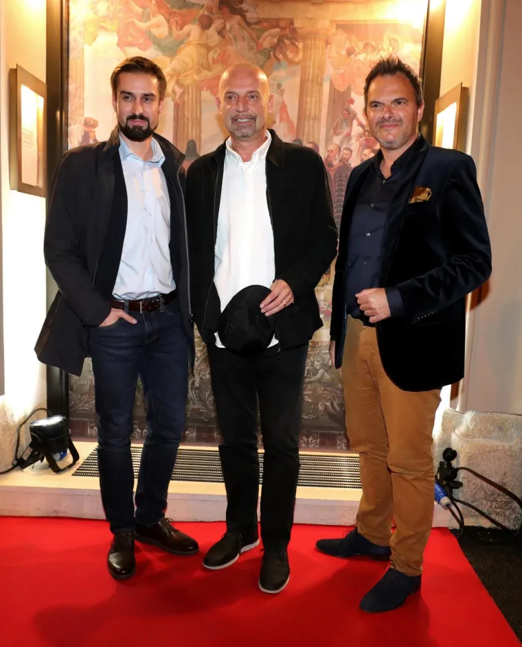 PONOVNO OTVORENA KULTNA KAVANA: Zagrebačka elita pohrlila u preuređeni Kavkaz, evo tko se sve pojavio