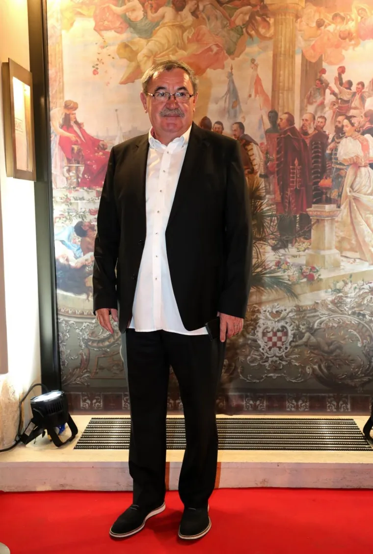 PONOVNO OTVORENA KULTNA KAVANA: Zagrebačka elita pohrlila u preuređeni Kavkaz, evo tko se sve pojavio