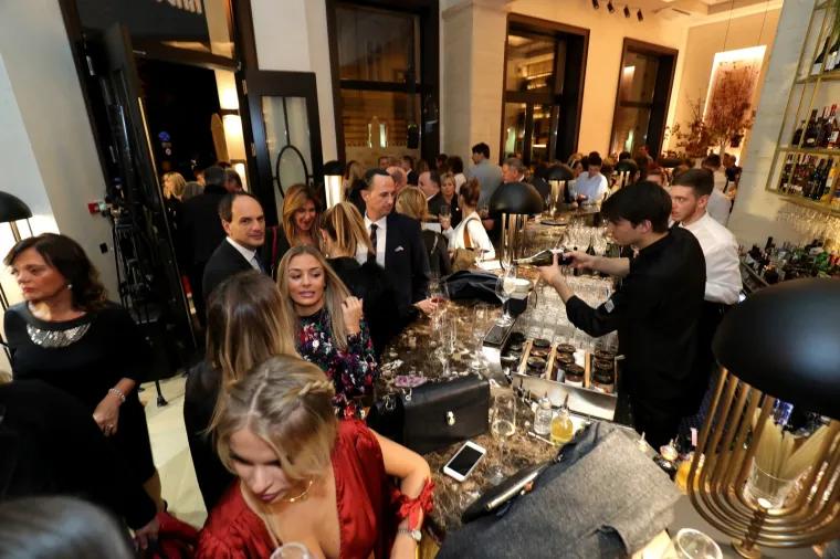 PONOVNO OTVORENA KULTNA KAVANA: Zagrebačka elita pohrlila u preuređeni Kavkaz, evo tko se sve pojavio