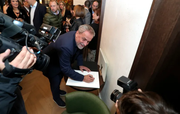 PONOVNO OTVORENA KULTNA KAVANA: Zagrebačka elita pohrlila u preuređeni Kavkaz, evo tko se sve pojavio