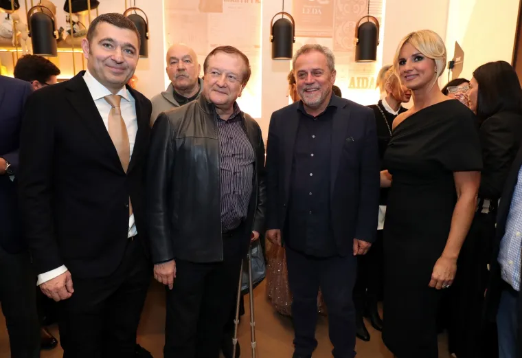 PONOVNO OTVORENA KULTNA KAVANA: Zagrebačka elita pohrlila u preuređeni Kavkaz, evo tko se sve pojavio