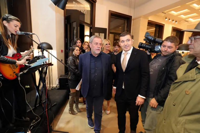 PONOVNO OTVORENA KULTNA KAVANA: Zagrebačka elita pohrlila u preuređeni Kavkaz, evo tko se sve pojavio