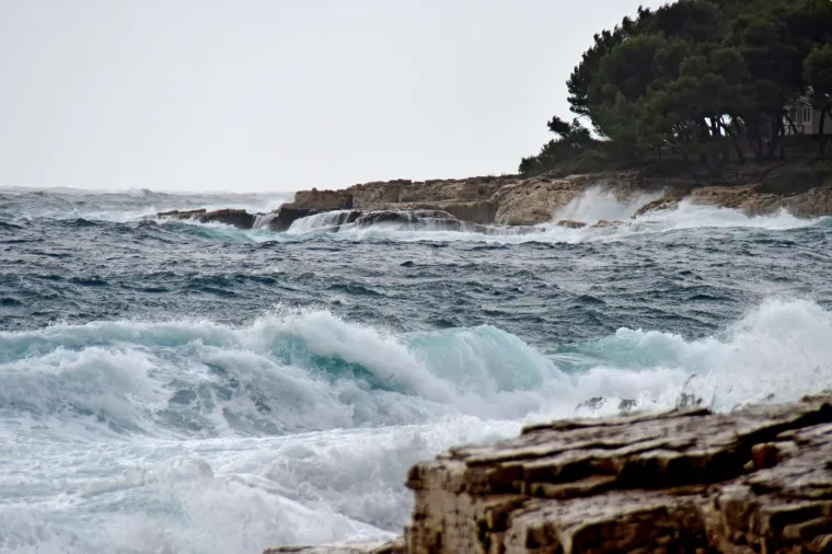 Pogledajte dramatične fotografije orkanskog nevrijemena koje se obrušilo se na Hrvatsku