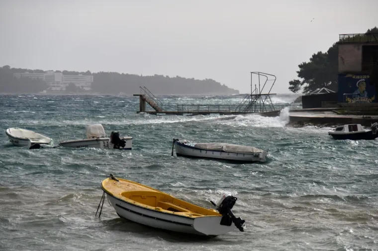 Pogledajte dramatične fotografije orkanskog nevrijemena koje se obrušilo se na Hrvatsku