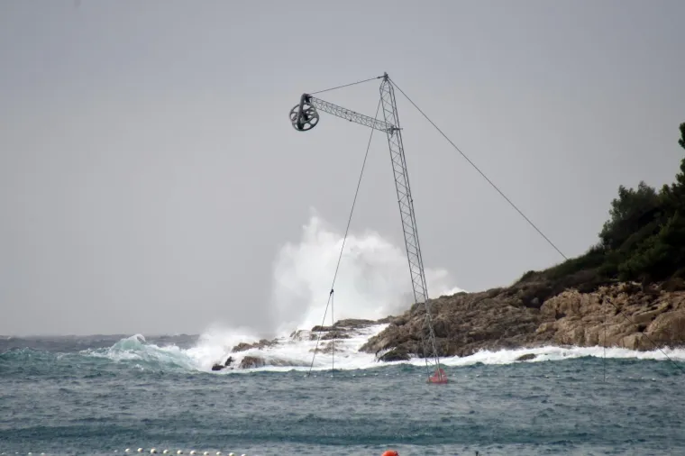 Pogledajte dramatične fotografije orkanskog nevrijemena koje se obrušilo se na Hrvatsku