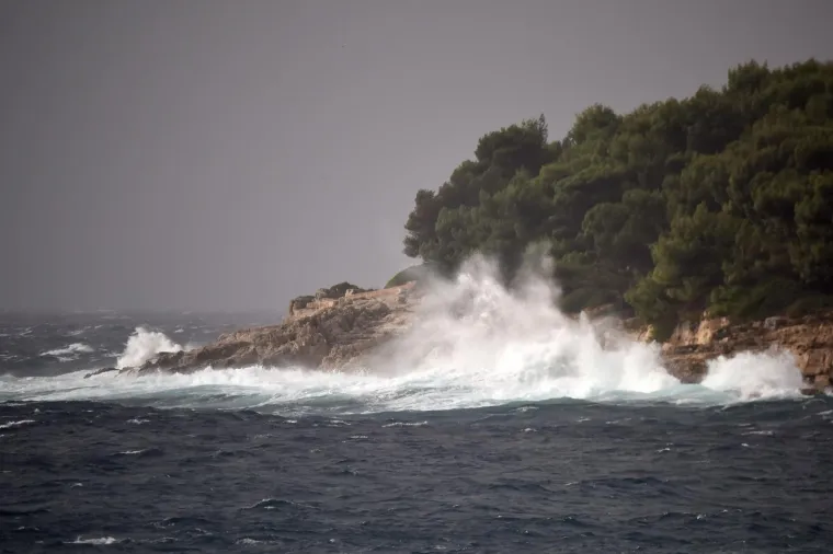 Pogledajte dramatične fotografije orkanskog nevrijemena koje se obru&scaron;ilo se na Hrvatsku