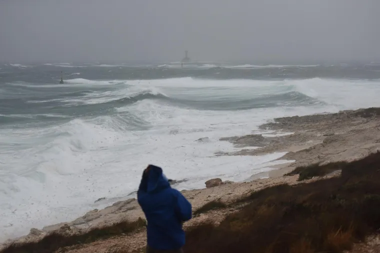 Pogledajte dramatične fotografije orkanskog nevrijemena koje se obru&scaron;ilo se na Hrvatsku