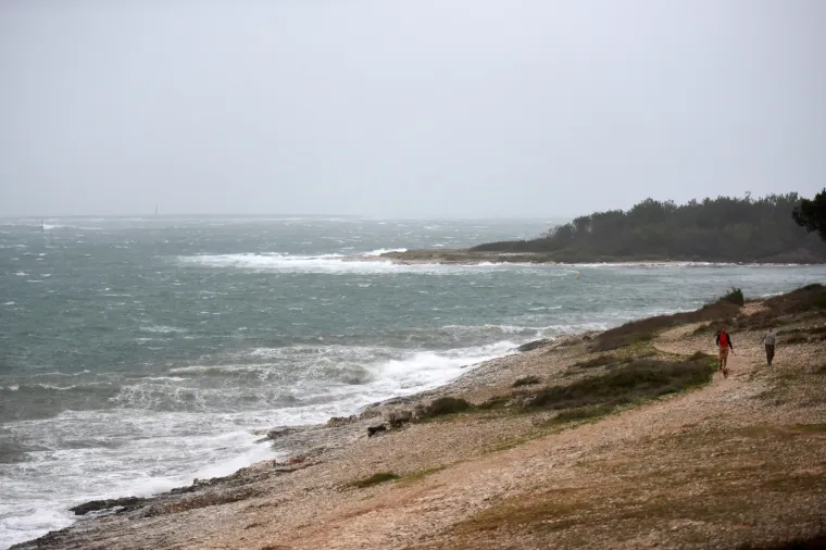 Pogledajte dramatične fotografije orkanskog nevrijemena koje se obru&scaron;ilo se na Hrvatsku
