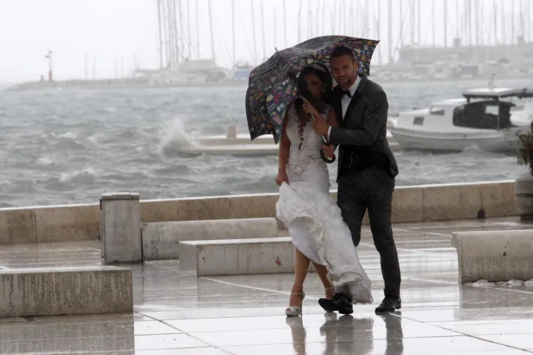 Pogledajte dramatične fotografije orkanskog nevrijemena koje se obru&scaron;ilo se na Hrvatsku