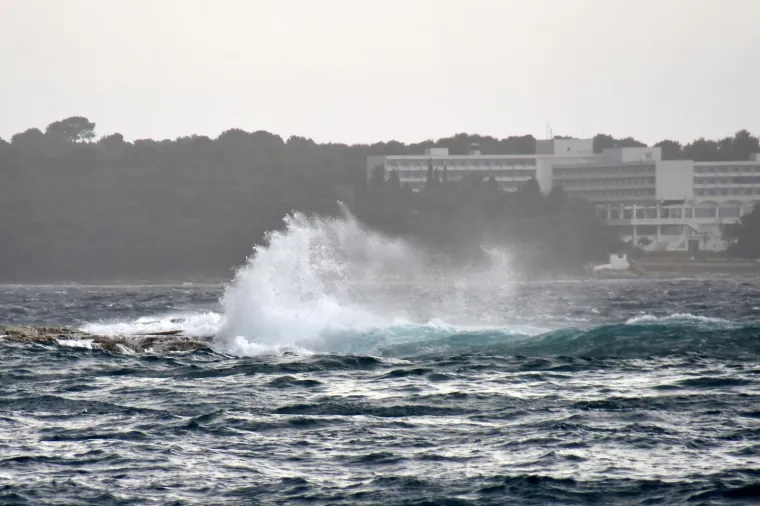 Pogledajte dramatične fotografije orkanskog nevrijemena koje se obru&scaron;ilo se na Hrvatsku