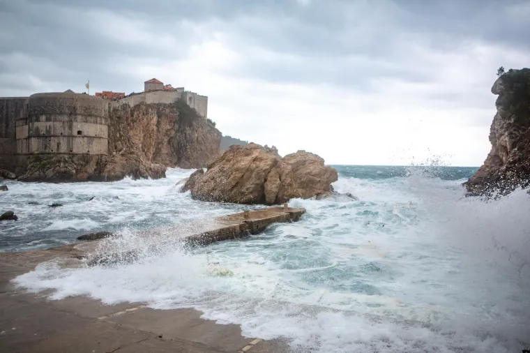 Pogledajte dramatične fotografije orkanskog nevrijemena koje se obru&scaron;ilo se na Hrvatsku
