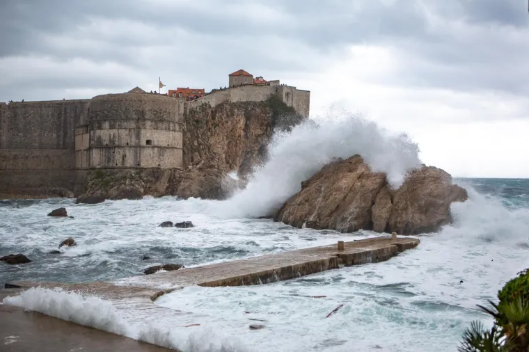 Pogledajte dramatične fotografije orkanskog nevrijemena koje se obru&scaron;ilo se na Hrvatsku