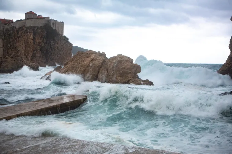 Pogledajte dramatične fotografije orkanskog nevrijemena koje se obru&scaron;ilo se na Hrvatsku