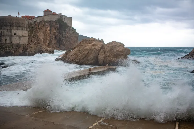 Pogledajte dramatične fotografije orkanskog nevrijemena koje se obru&scaron;ilo se na Hrvatsku