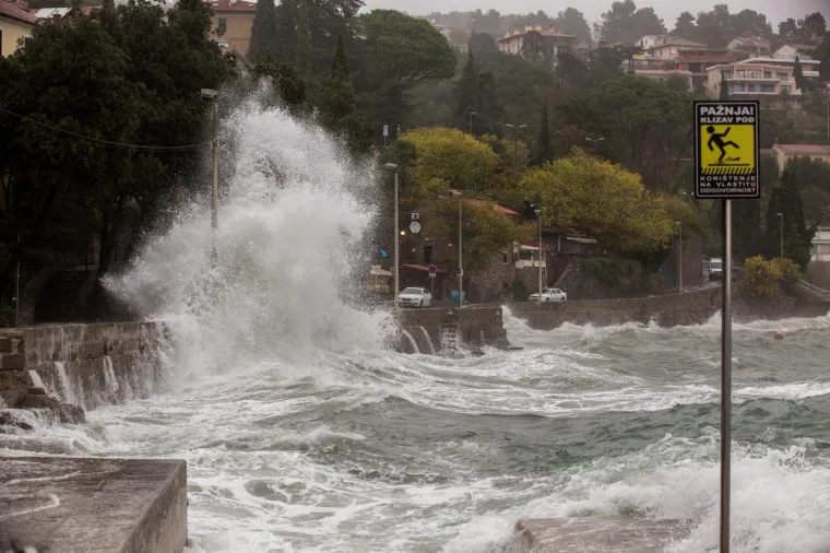 Pogledajte dramatične fotografije orkanskog nevrijemena koje se obru&scaron;ilo se na Hrvatsku