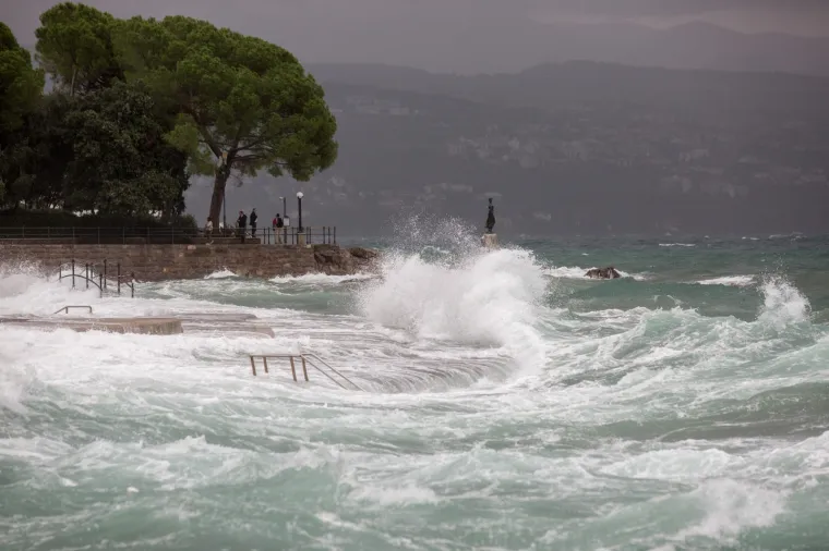Pogledajte dramatične fotografije orkanskog nevrijemena koje se obru&scaron;ilo se na Hrvatsku