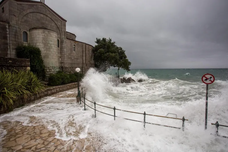 Pogledajte dramatične fotografije orkanskog nevrijemena koje se obru&scaron;ilo se na Hrvatsku