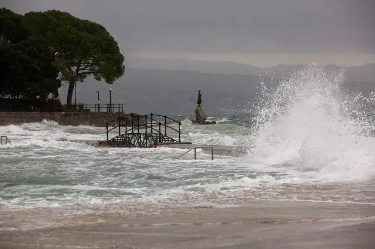 Pogledajte dramatične fotografije orkanskog nevrijemena koje se obru&scaron;ilo se na Hrvatsku