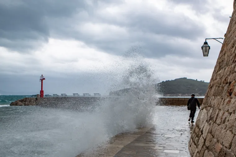Pogledajte dramatične fotografije orkanskog nevrijemena koje se obru&scaron;ilo se na Hrvatsku