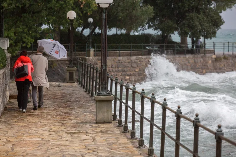 Pogledajte dramatične fotografije orkanskog nevrijemena koje se obru&scaron;ilo se na Hrvatsku