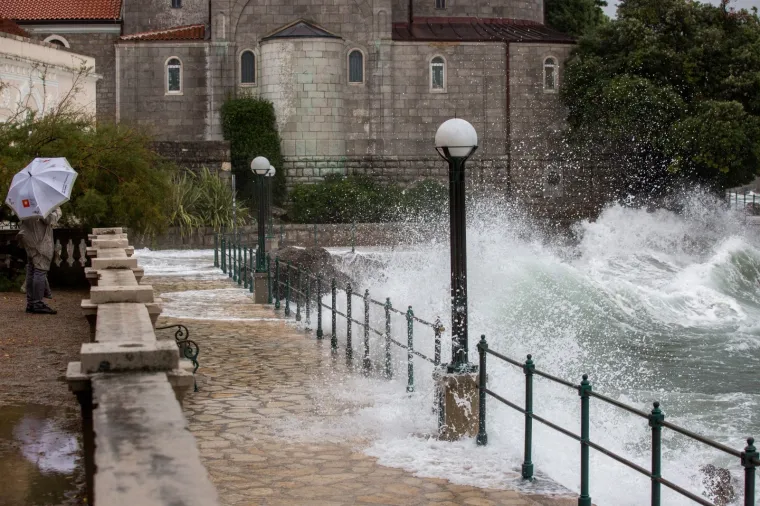 Pogledajte dramatične fotografije orkanskog nevrijemena koje se obru&scaron;ilo se na Hrvatsku