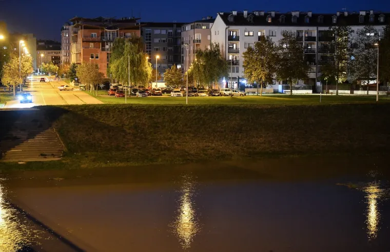 Izlila se Sava u Zagrebu: Do izlijevanja do&scaron;lo kod Mosta mladosti prema Zapruđu i Borovju