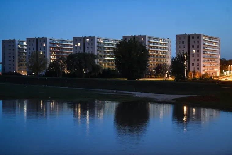 Izlila se Sava u Zagrebu: Do izlijevanja do&scaron;lo kod Mosta mladosti prema Zapruđu i Borovju