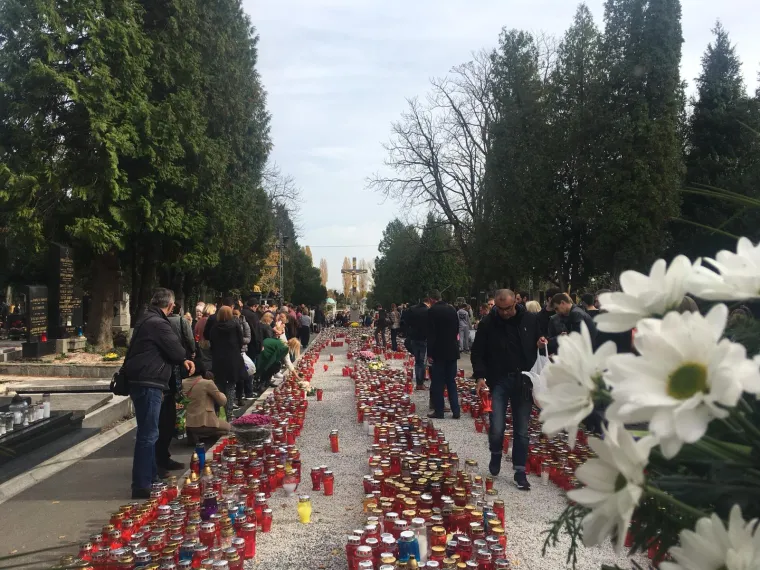 Građani na grobljima