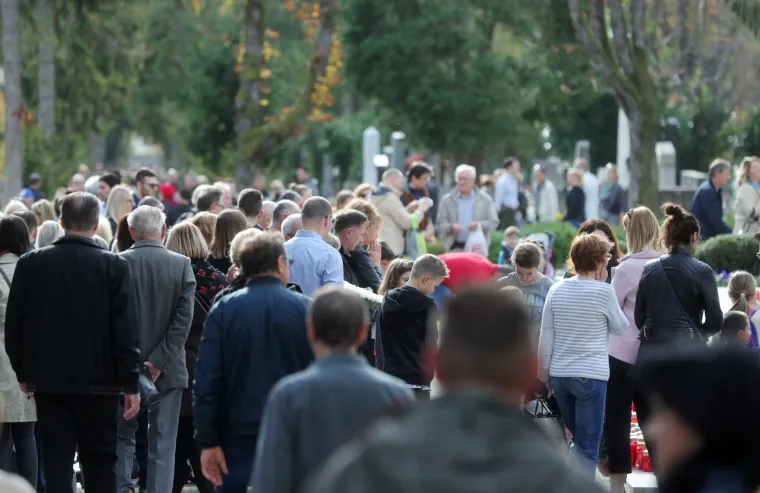 Građani na grobljima