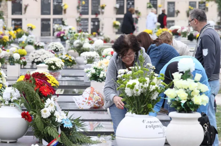 Građani na grobljima