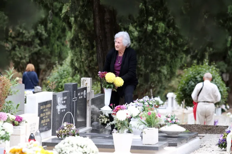 Građani na grobljima