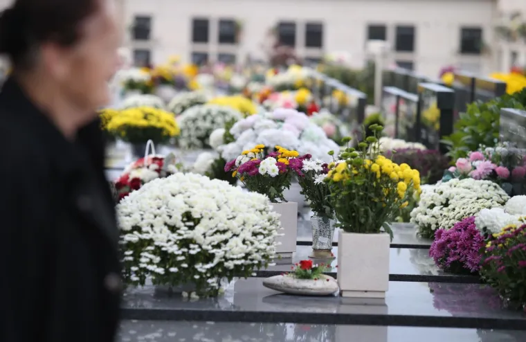 Građani na grobljima