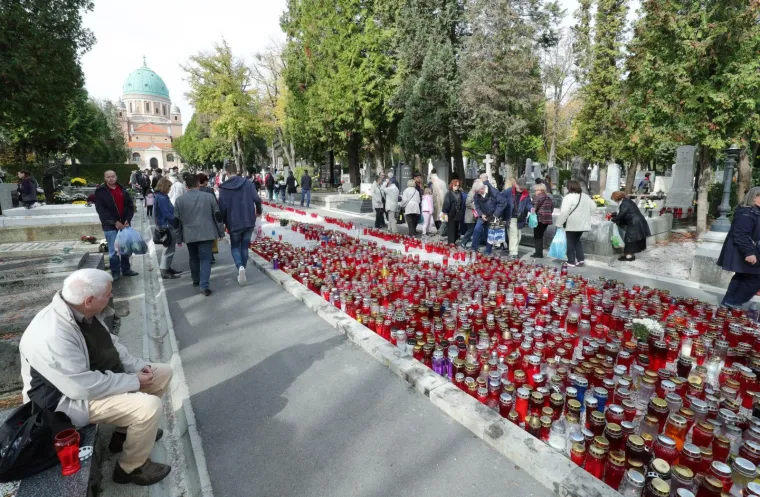 Građani na grobljima