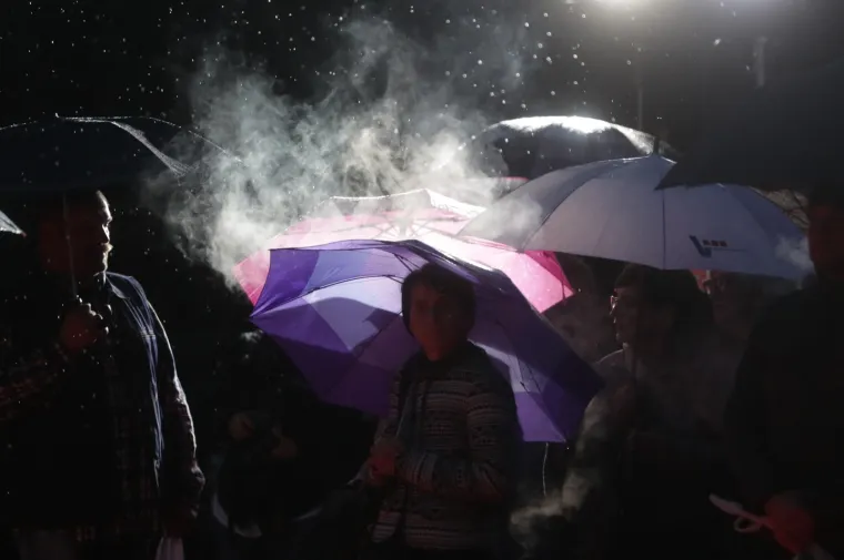 FOTOGALERIJA S MIROGOJA: Tisuće svijeća za najmilije upaljene u noći na blagdan Svih svetih