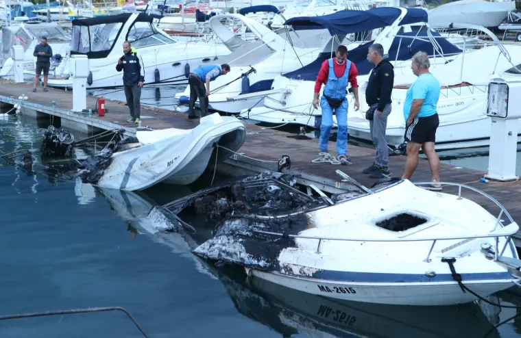 Pokraj Makarske izgorjela tri broda