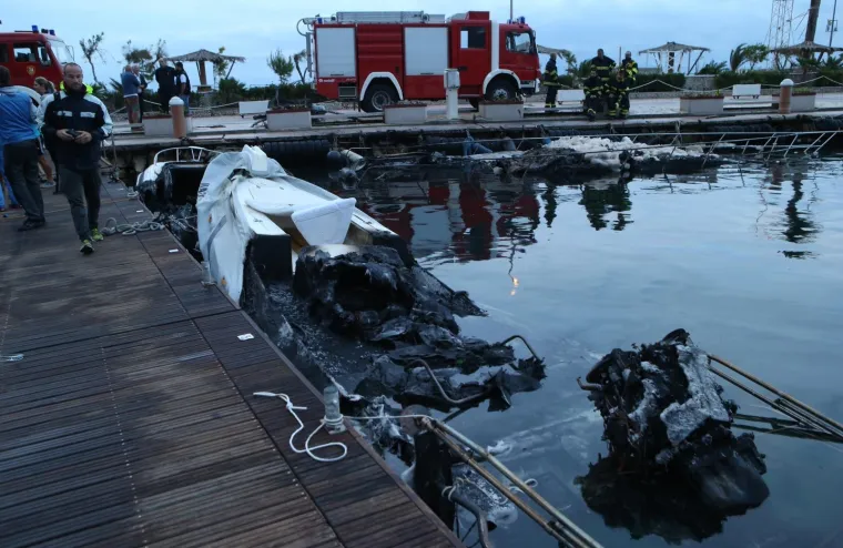 Pokraj Makarske izgorjela tri broda