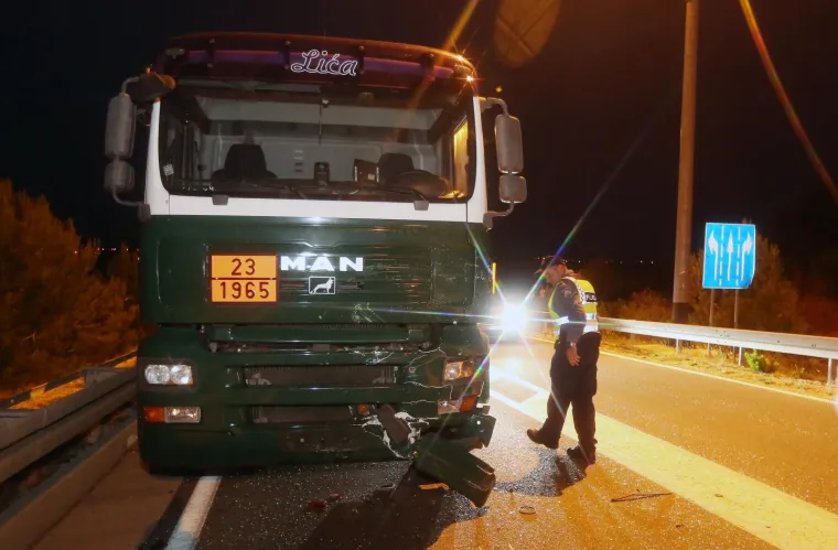TRAGEDIJA IPAK NIJE IZBJEGNUTA: U sudaru auta i cisterne poginuo mu&scaron;karac, ozlijeđeno dvoje djece