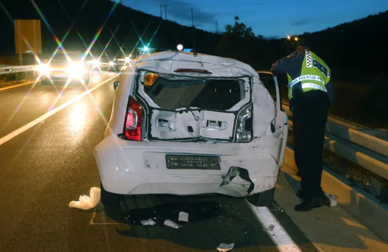 TRAGEDIJA IPAK NIJE IZBJEGNUTA: U sudaru auta i cisterne poginuo mu&scaron;karac, ozlijeđeno dvoje djece