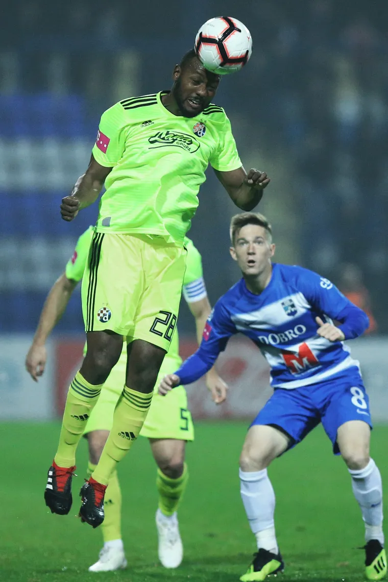 Dinamo u maglovitom Gradskom vrtu sru&scaron;io Osijek i učvrstio prvo mjesto