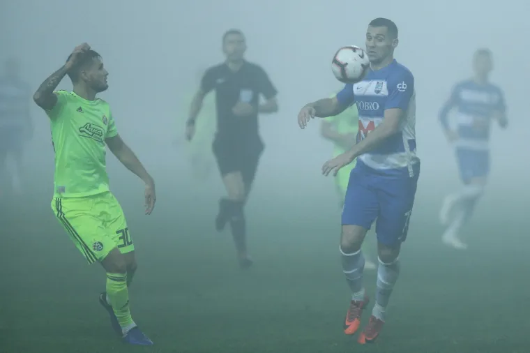 MAGLA SVUDA, MAGLA OKO NJIH: U ovakvim uvjetima odigrana je derbi utakmica u Osijeku